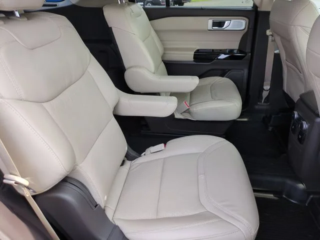 Used 2022 Black Ford Platinum image 33