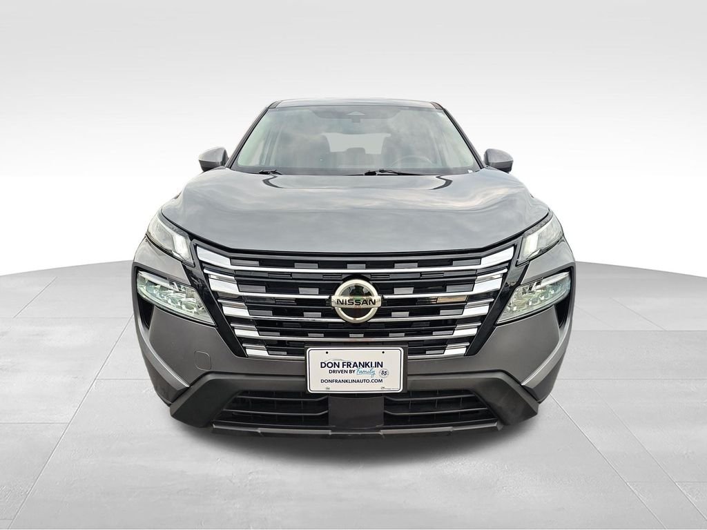 Used 2025 Gray Nissan SV image 8