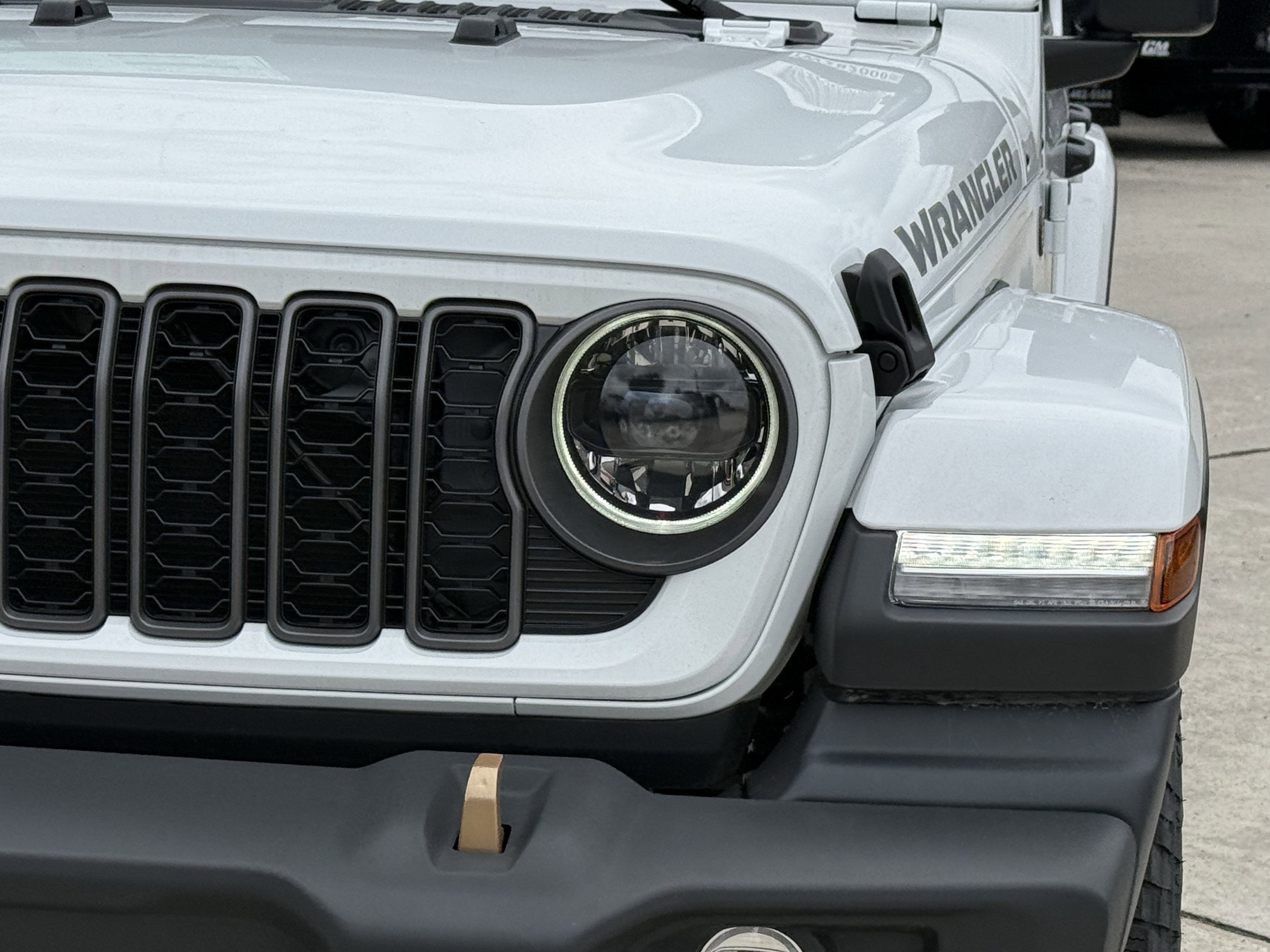 New 2026 Bright White Clear-Coat Exterior Paint Jeep 85th Anniversary image 7