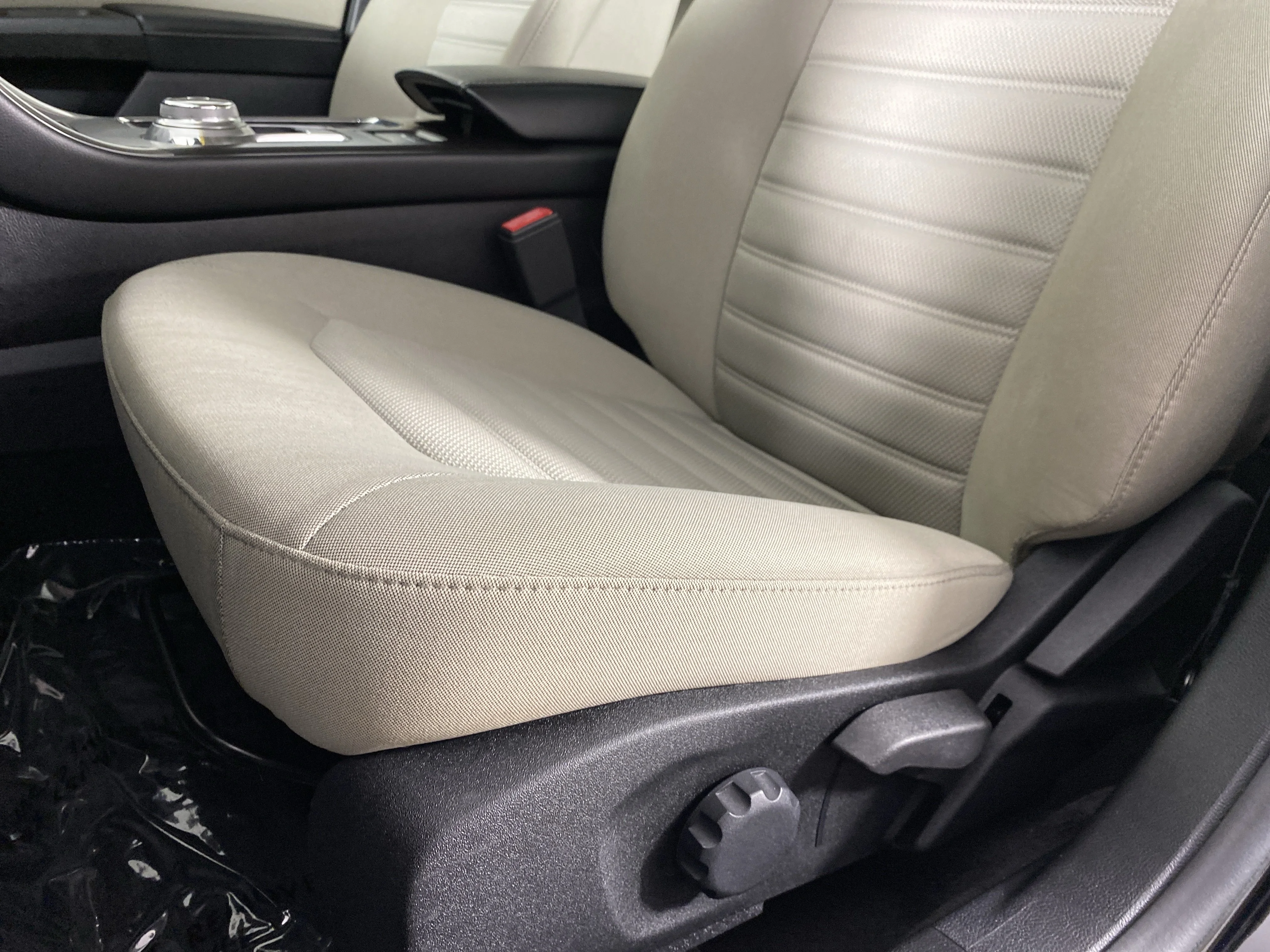 Used 2018 Shadow Black Ford S image 16