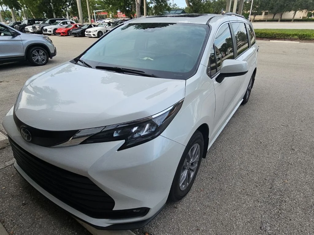 Used 2025 Beige Toyota XLE image 18