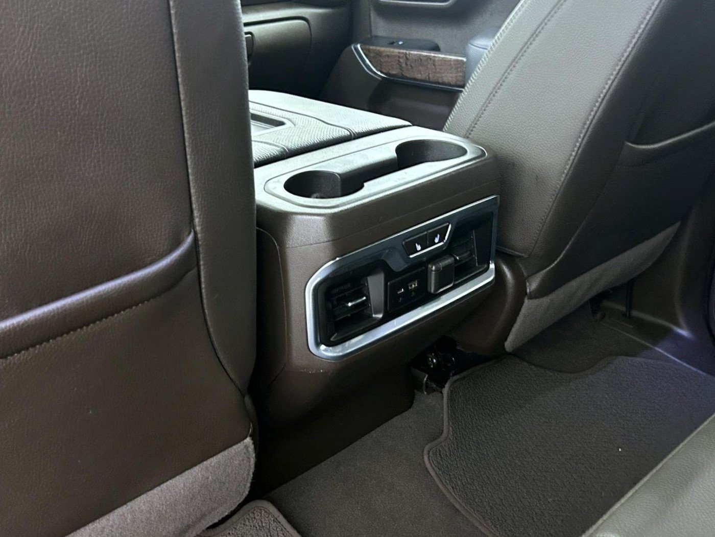 Used 2021 White GMC Denali image 22