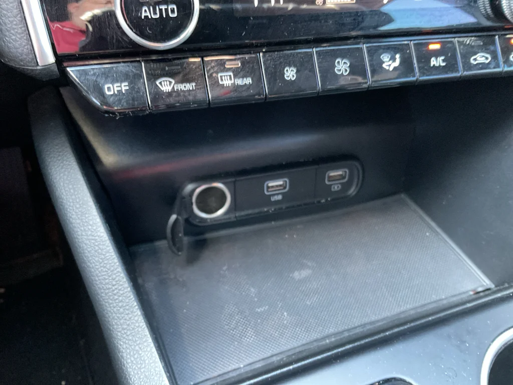 Used 2023 Wolf Gray Kia GT-Line image 23