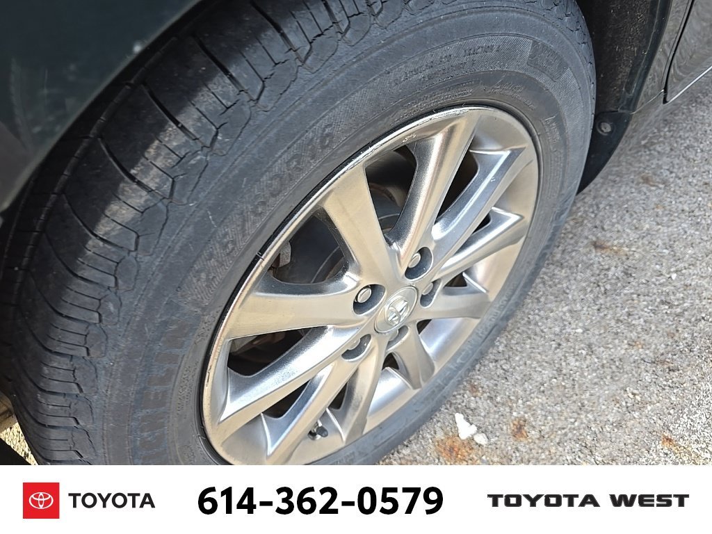 Used 2011 Green Toyota Base image 10
