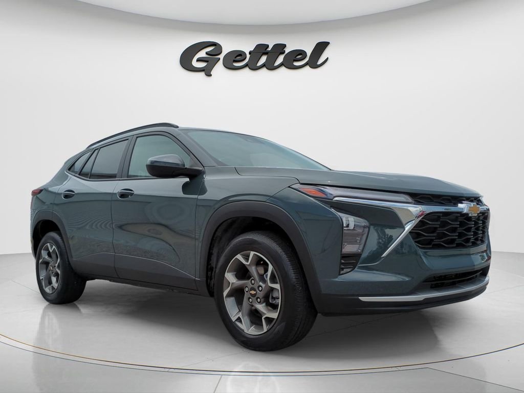 Used 2025 Gray Chevrolet LT image 3