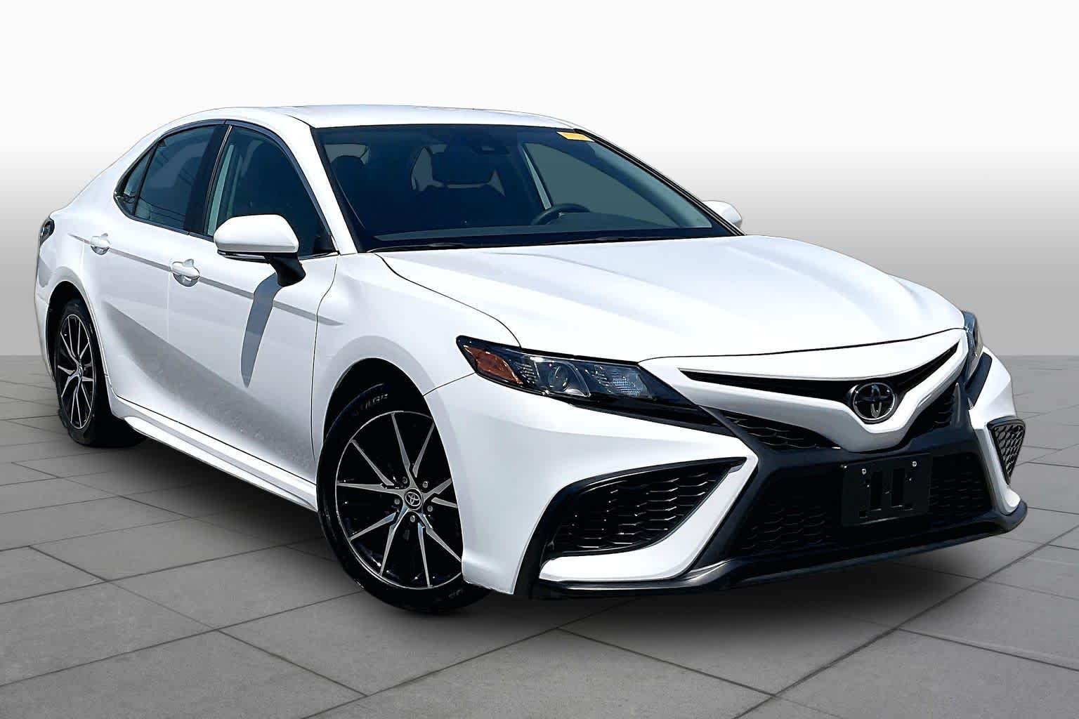 Used 2024 Ice Cap Toyota SE image 3