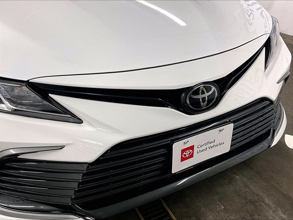 Used 2024 White Toyota LE image 30