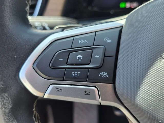 Used 2024  Volkswagen 2.0T SE w/Technology image 28