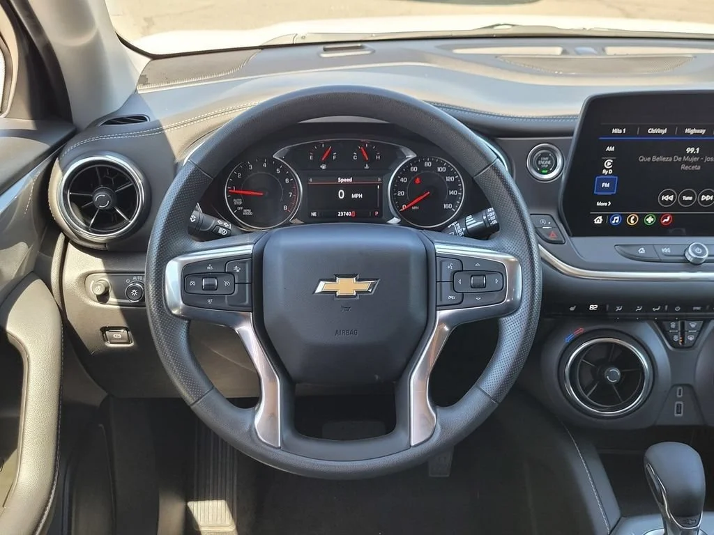 Used 2025 Summit White Chevrolet 2LT image 11
