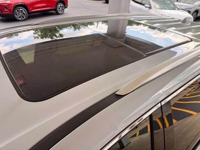 New 2026 Iridescent White Tricoat Buick Avenir image 12