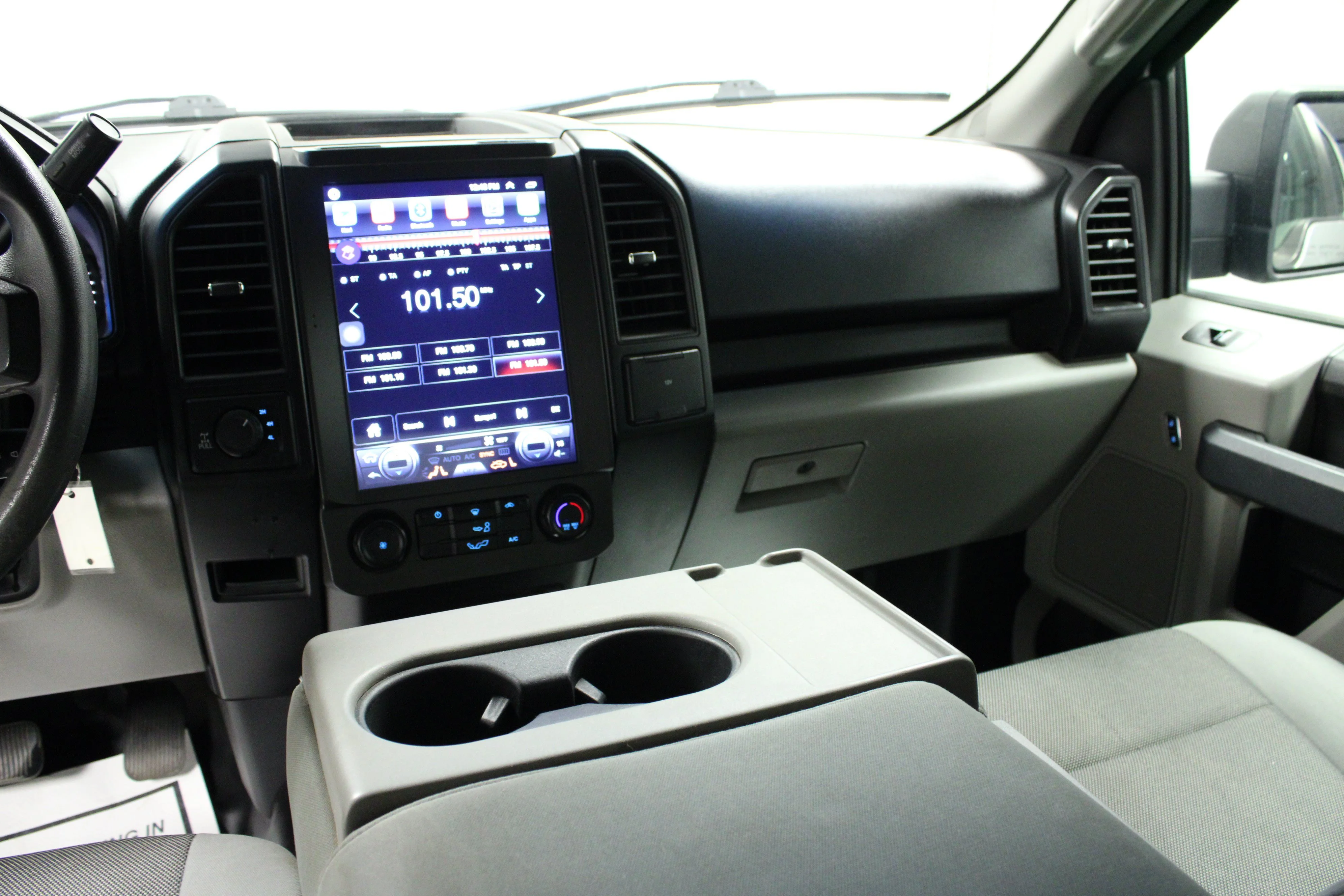 Used 2018 Ingot Silver Metallic Ford XL image 19