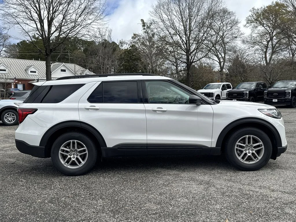 New 2026 Star White Metallic Tri-Coat Ford Active image 8