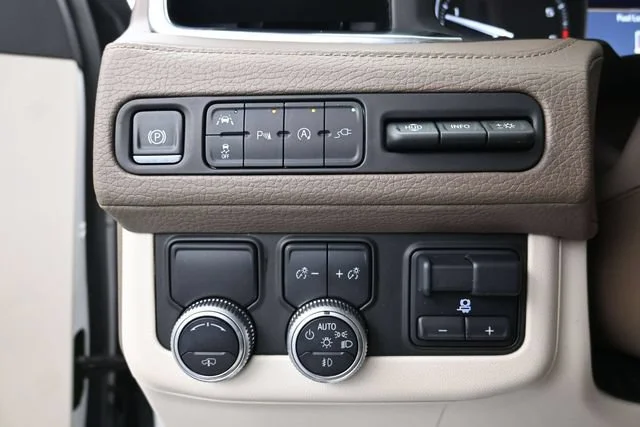 Used 2021 WHITE FROST TRICOAT GMC Denali image 13