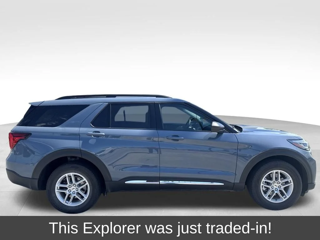 Used 2025 Vapor Blue Metallic Ford Active image 1