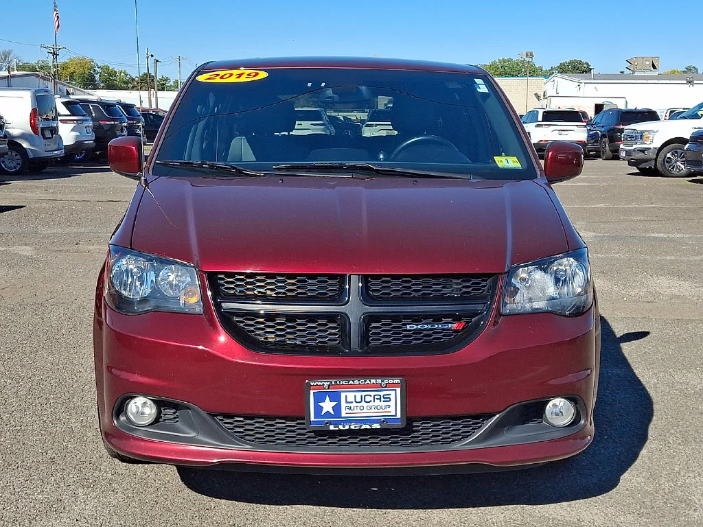Used 2019 Red Dodge SXT image 4