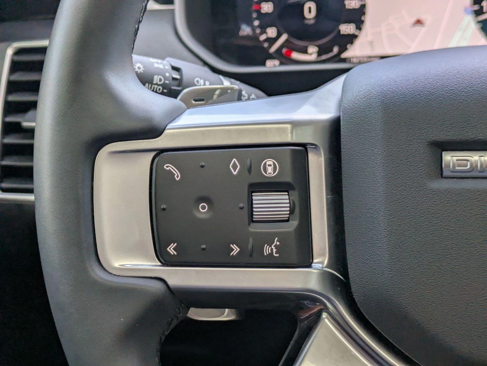 Used 2024 Fuji White Land Rover S image 17