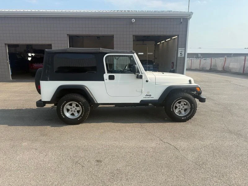 Used 2004 White Jeep Unlimited image 9