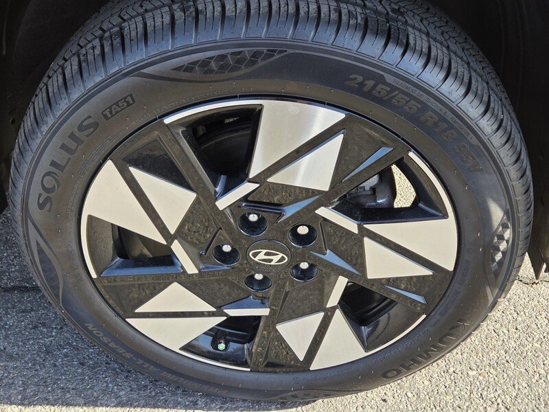 Used 2025 Black Hyundai SEL image 10