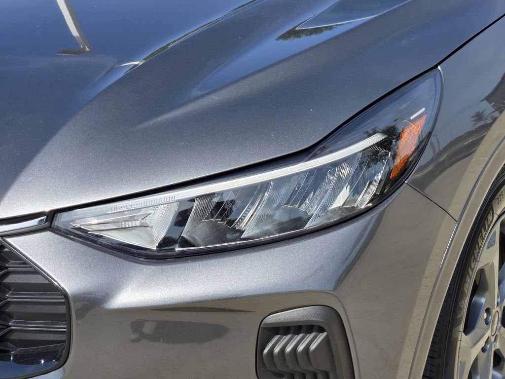 Used 2023 Gray Ford ST-Line image 6