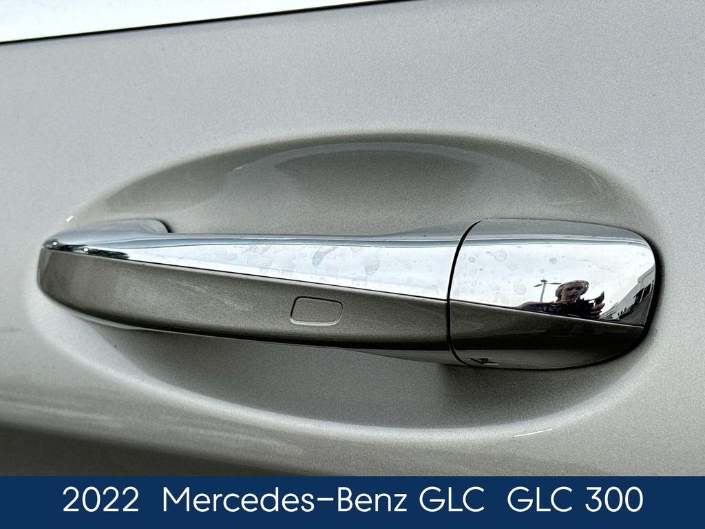 Used 2022  Mercedes-Benz GLC 300 image 13