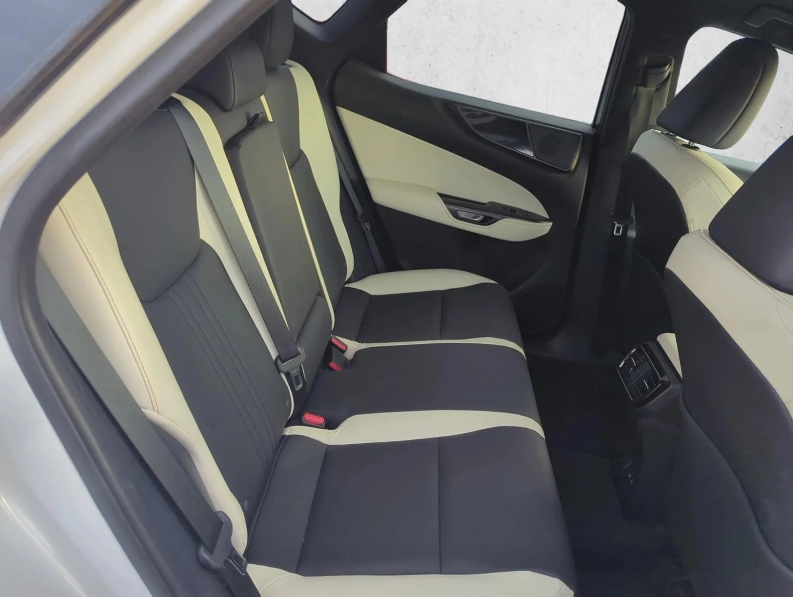 Used 2024 Eminent White Pearl Lexus NX 250 image 24