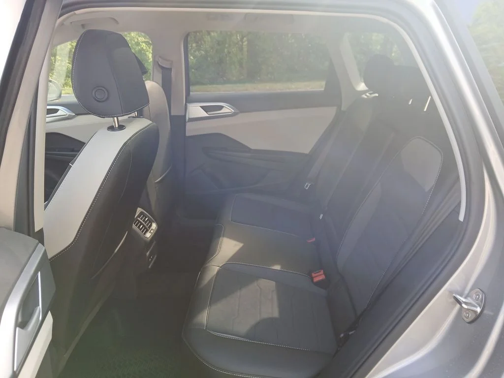 New 2026 Silver Volkswagen 1.5T SE image 24