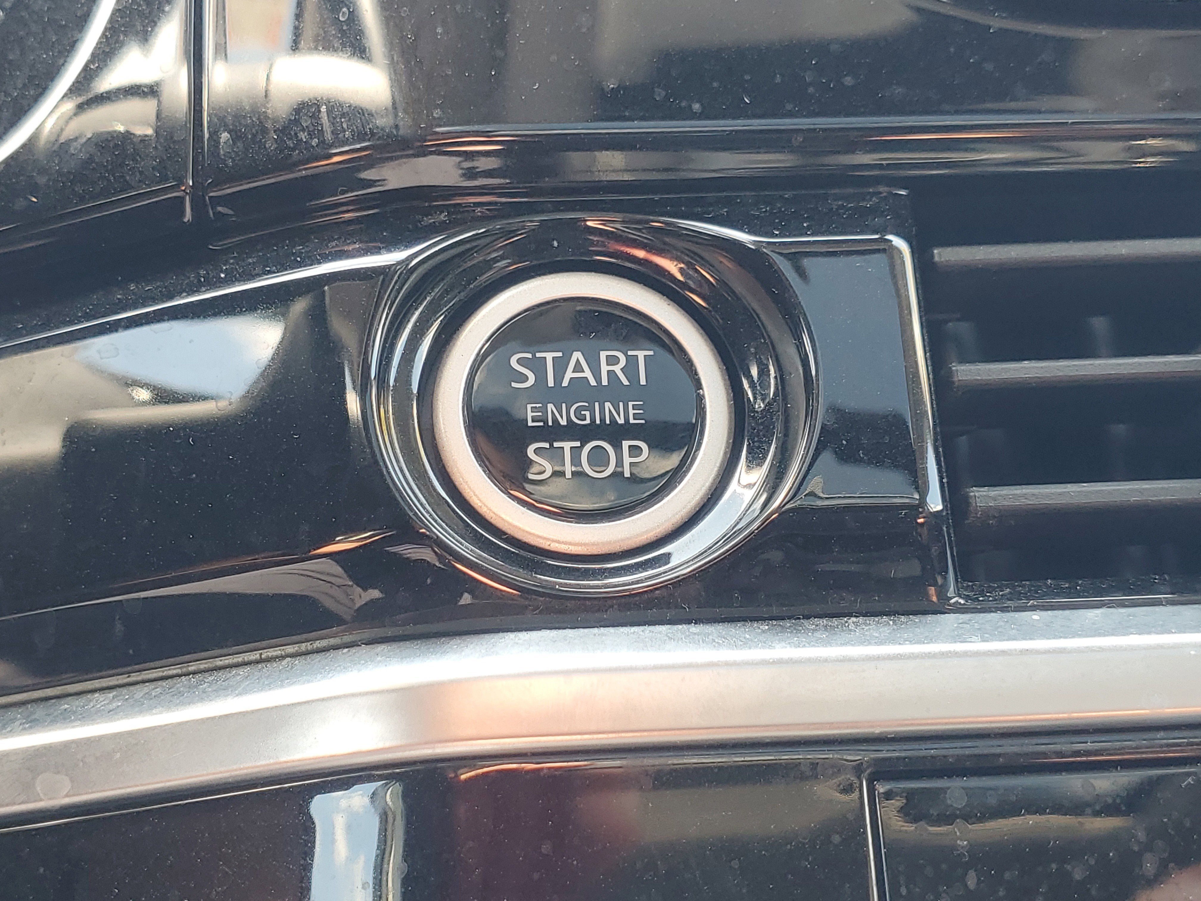 Used 2022 Brilliant Silver Metallic Nissan Platinum image 32