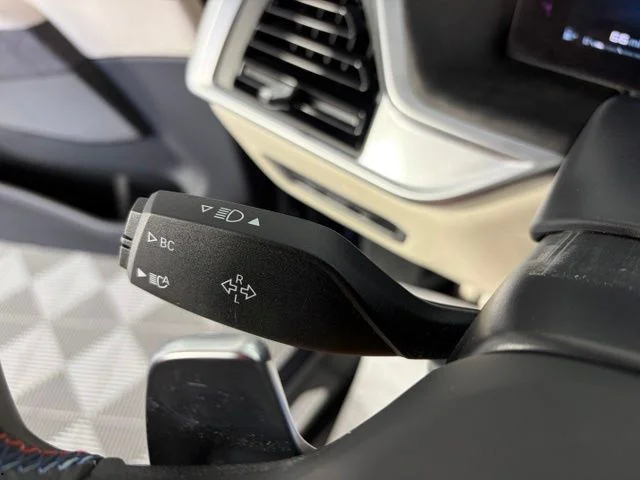 Used 2025 Black BMW M60i image 25