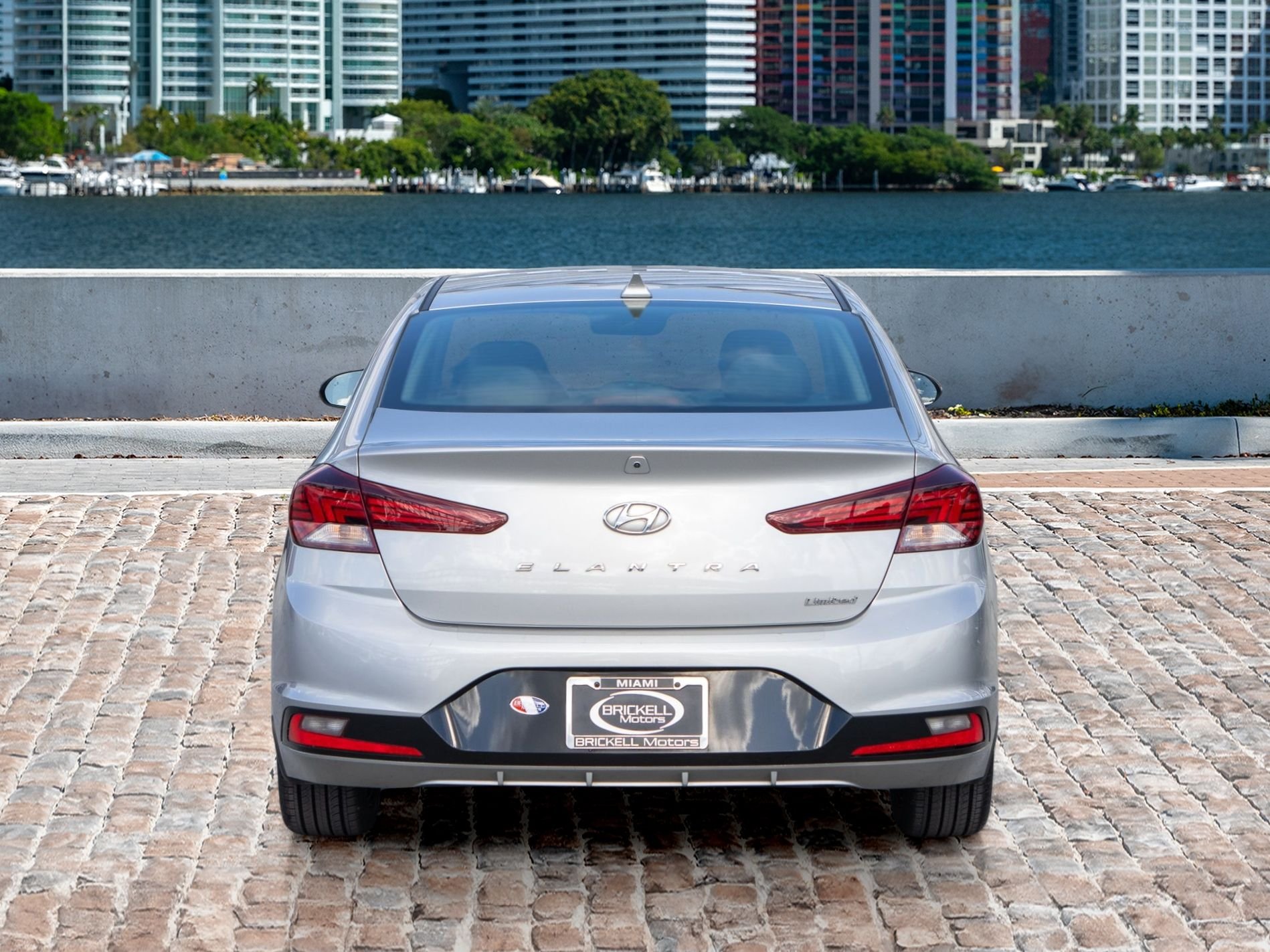 2020 Hyundai Elantra Limited photo 2