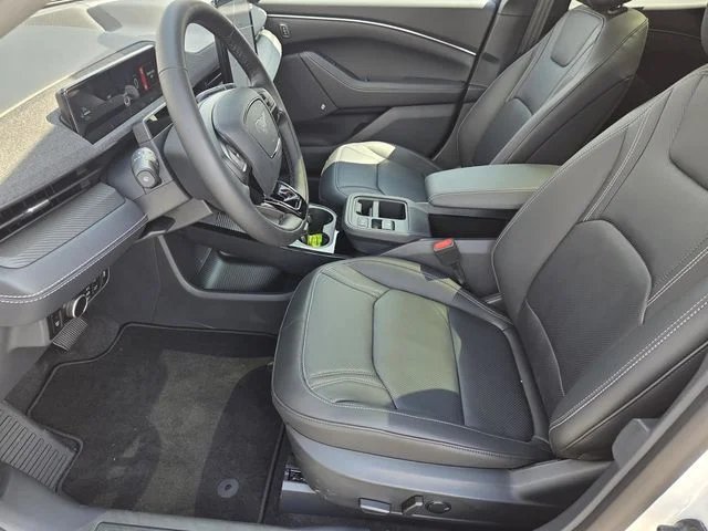 New 2026 Star White Metallic Tri-coat Ford Premium image 23