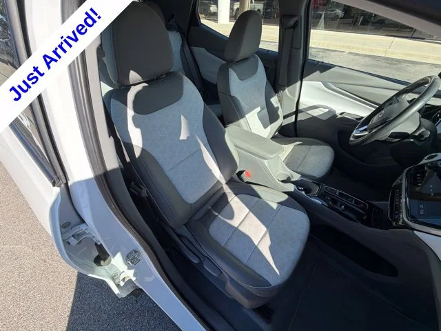 Used 2023 White Chevrolet Premier image 25