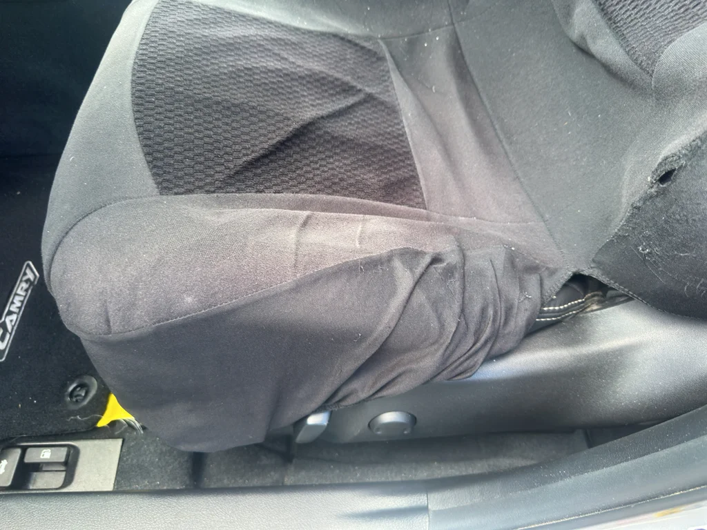 Used 2014 Classic Silver Metallic Toyota SE image 6