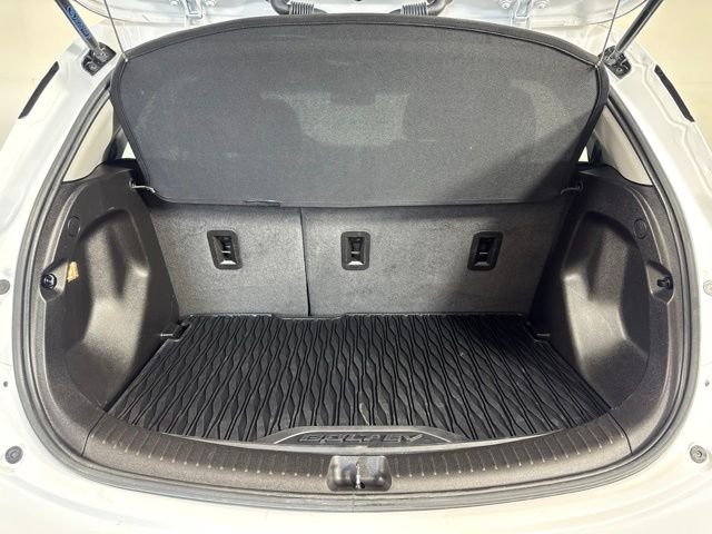 Used 2023 White Chevrolet 2LT image 20