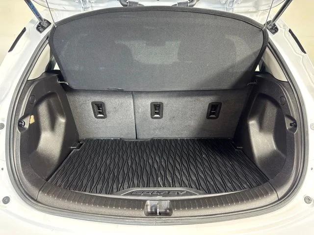 Used 2023 Summit White Chevrolet 2LT image 20