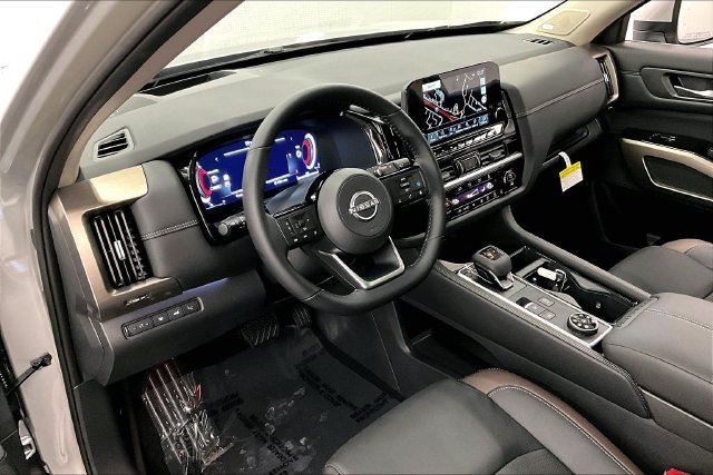 New 2025 Brilliant Silver Metallic Nissan Platinum image 7