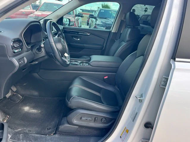 Used 2025 White Honda EX-L image 9