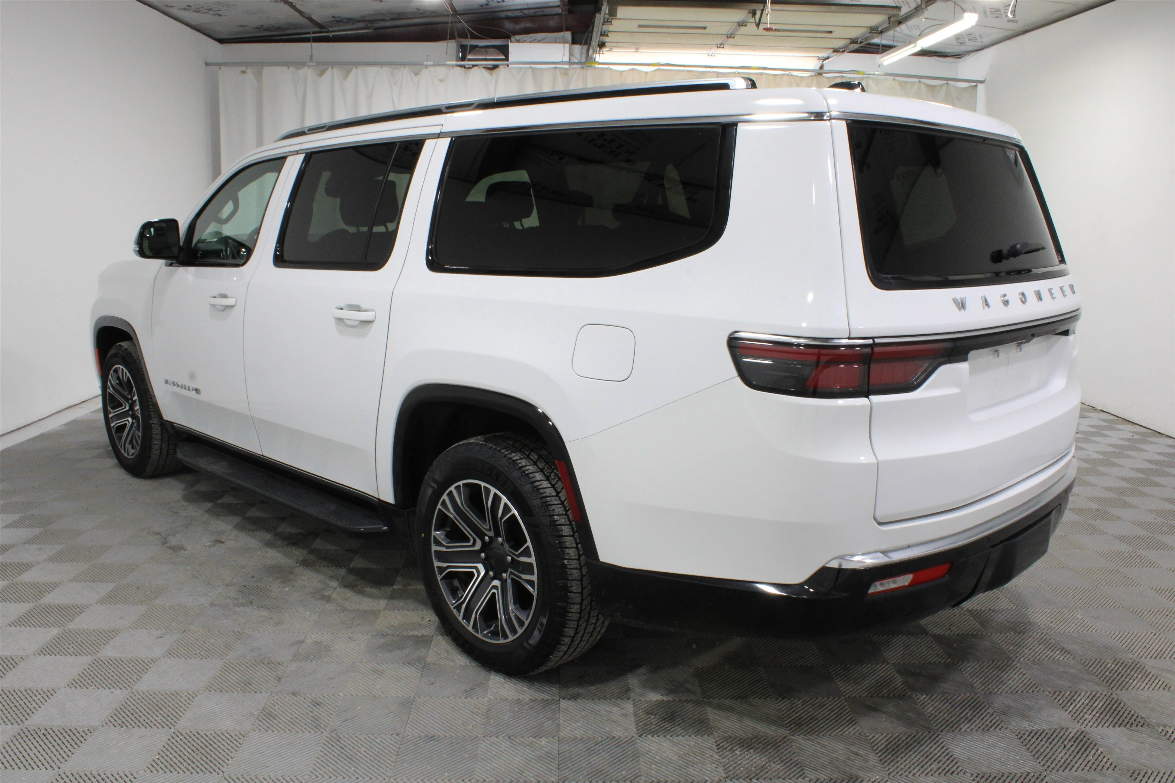 2024 Jeep Wagoneer L Series II - Photo 31