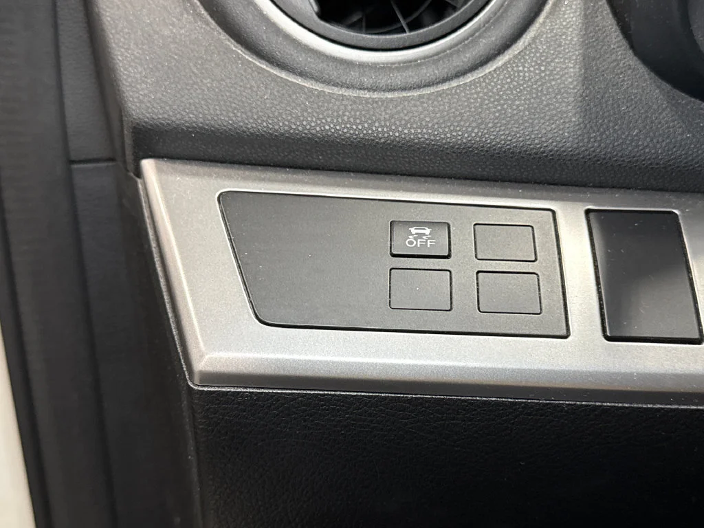 Used 2013 White Mazda i Sport image 19
