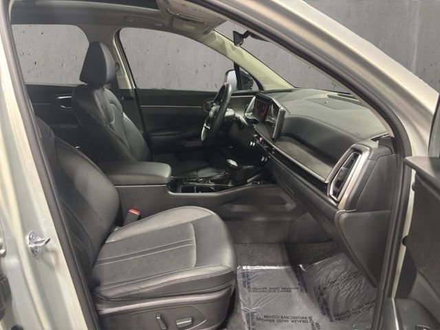 Used 2026 White Kia X-Line EX image 21