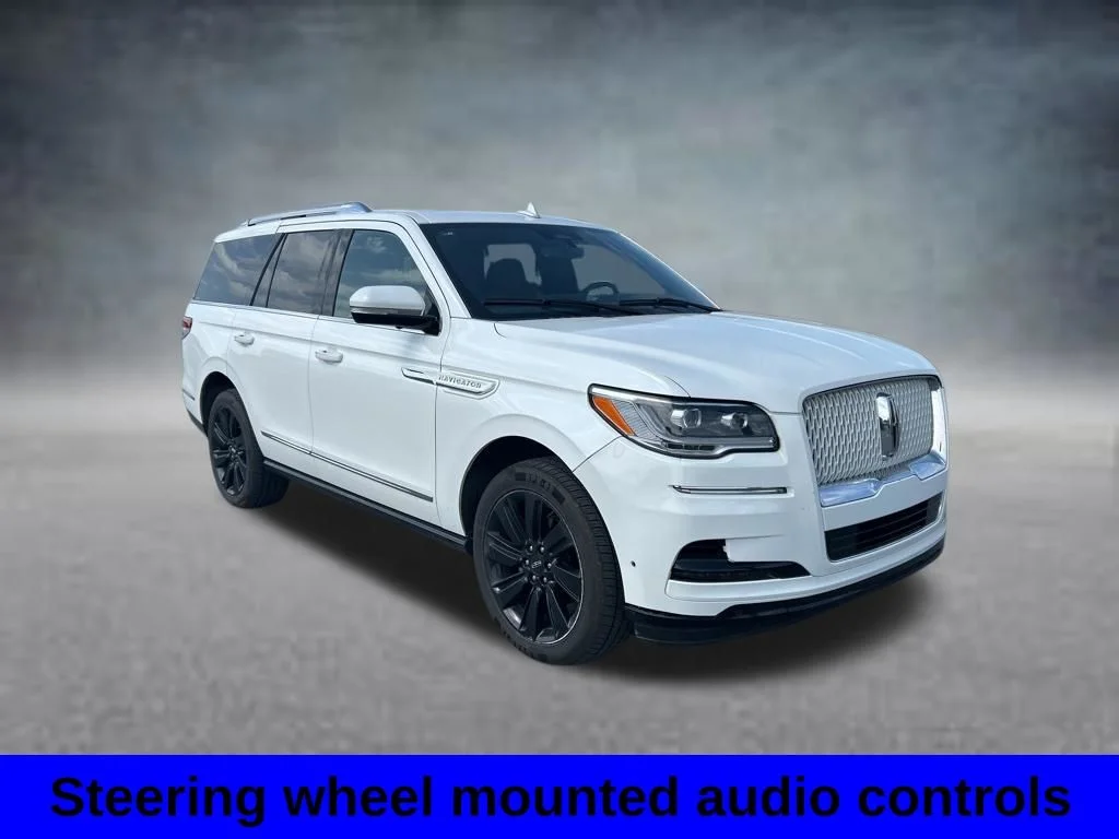 Used 2023 White Metallic Lincoln Reserve image 7