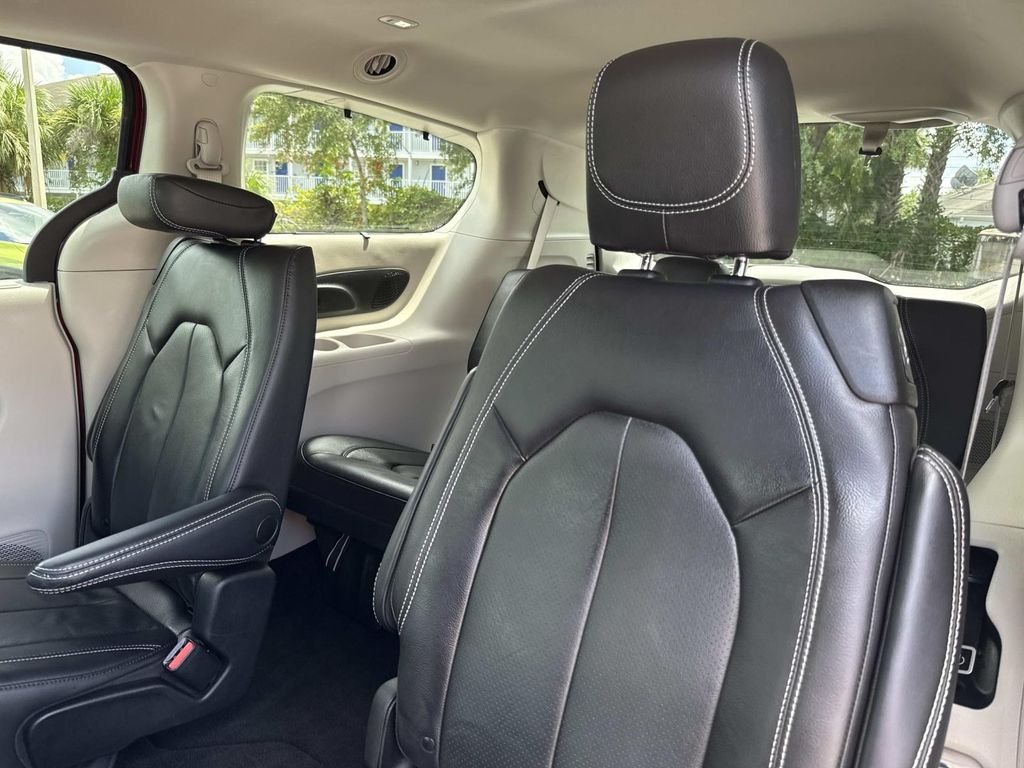 Used 2022 Red Chrysler Touring L image 13