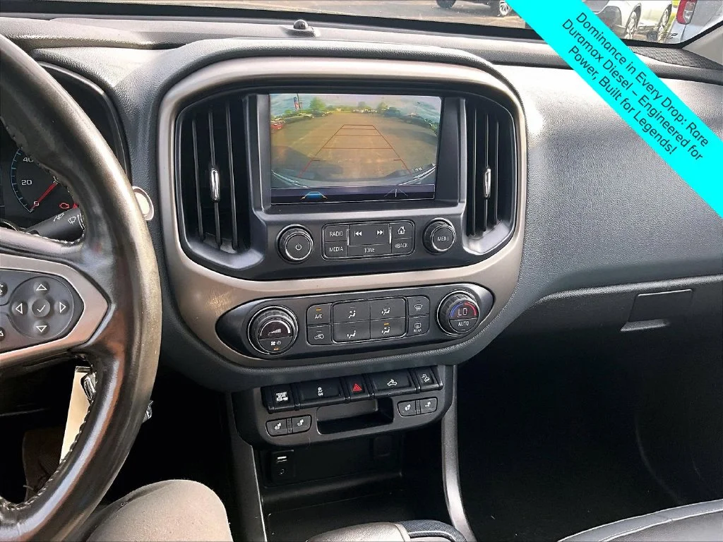 Used 2018 Gray Chevrolet Z71 image 29