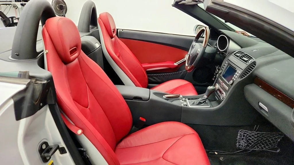 Used 2005 Iridium Silver Metallic Mercedes-Benz SLK350 Roadster 3.5L w/ Driver Adaptive Transmission & Wood Trim image 21