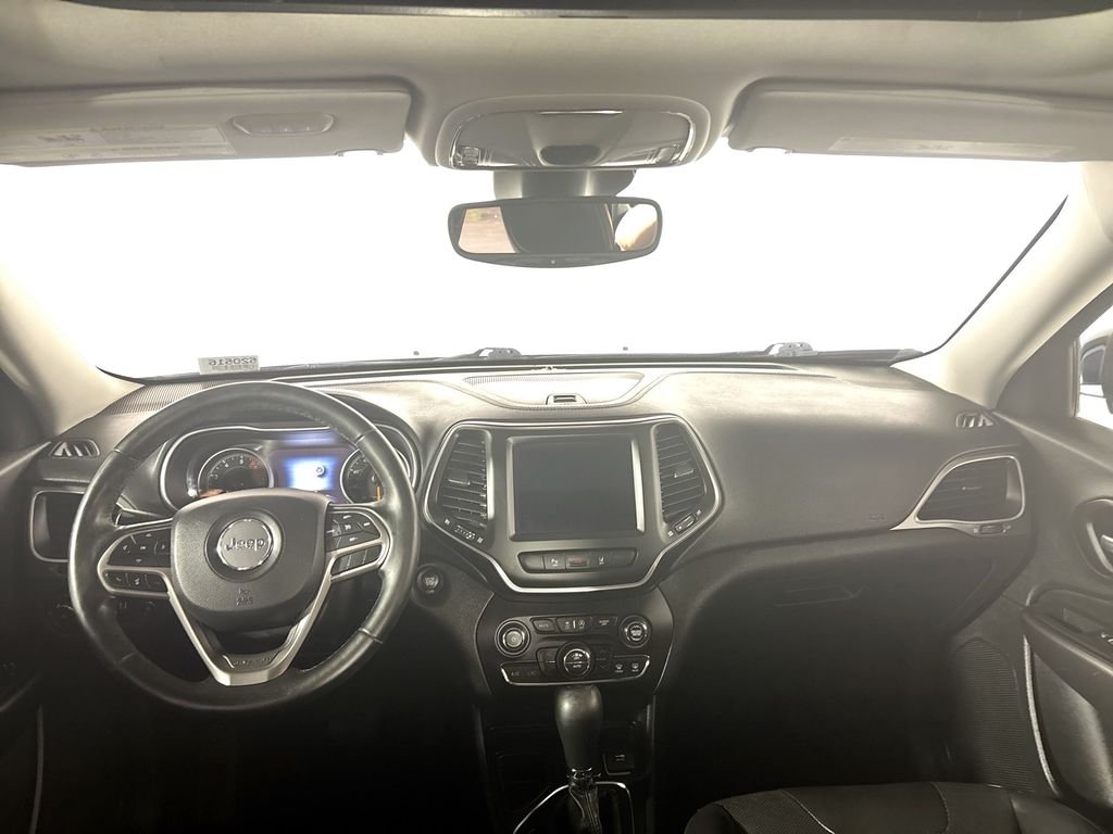 Used 2021 Diamond Black Jeep Latitude Lux image 12