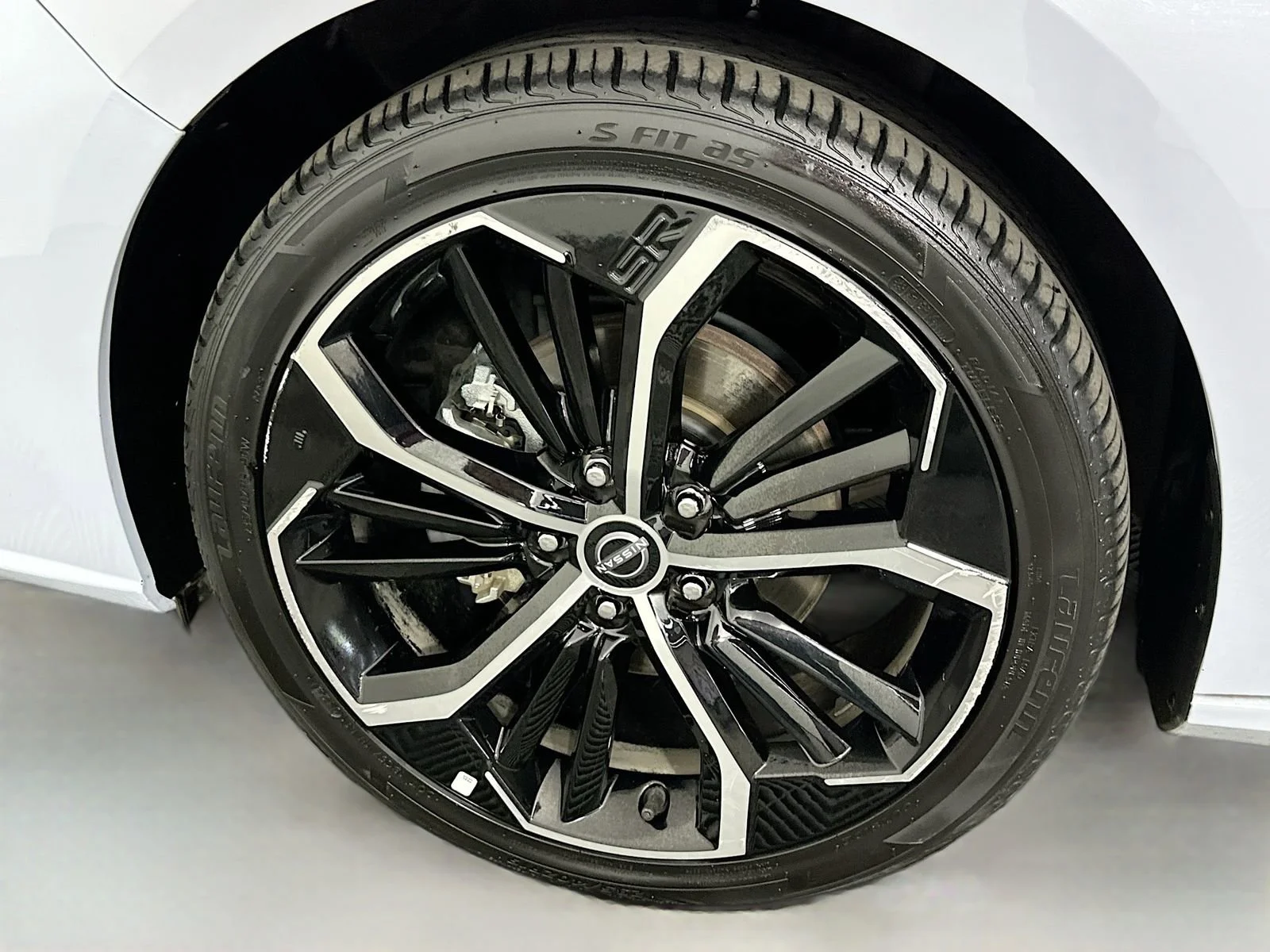 Used 2024 Gray Nissan 2.5 SR image 29