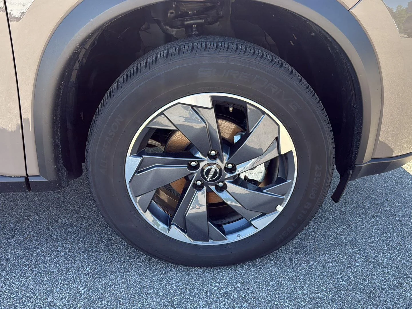 2025 Nissan Rogue SV - Photo 13