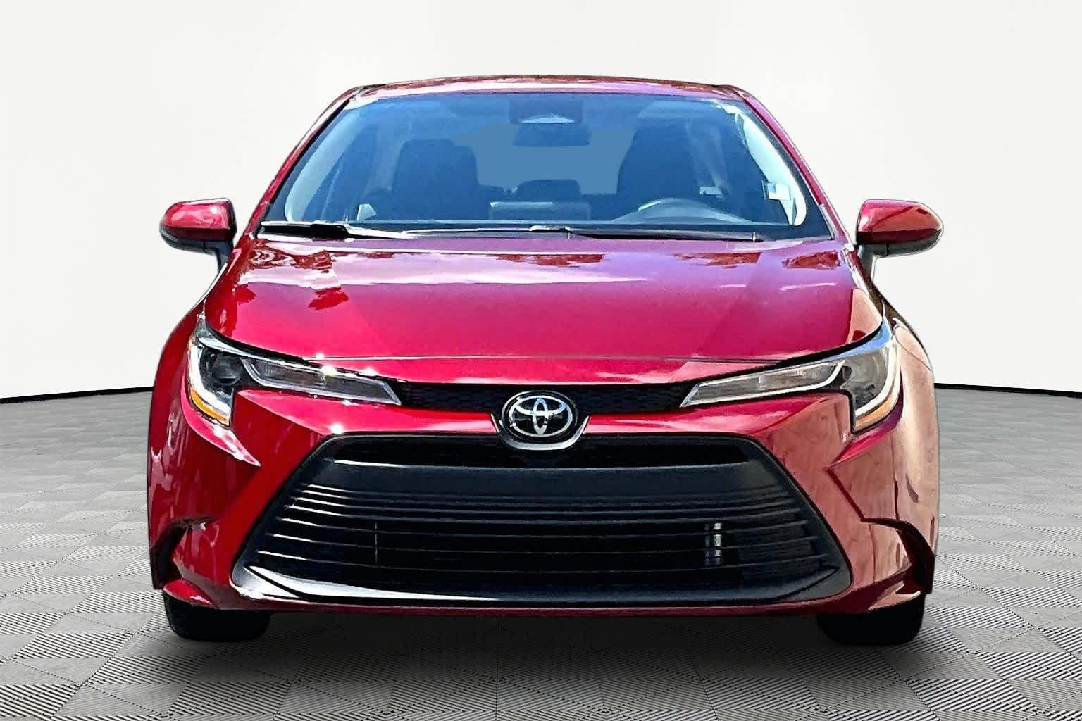 Used 2025 Ruby Flare Pearl Toyota LE image 4