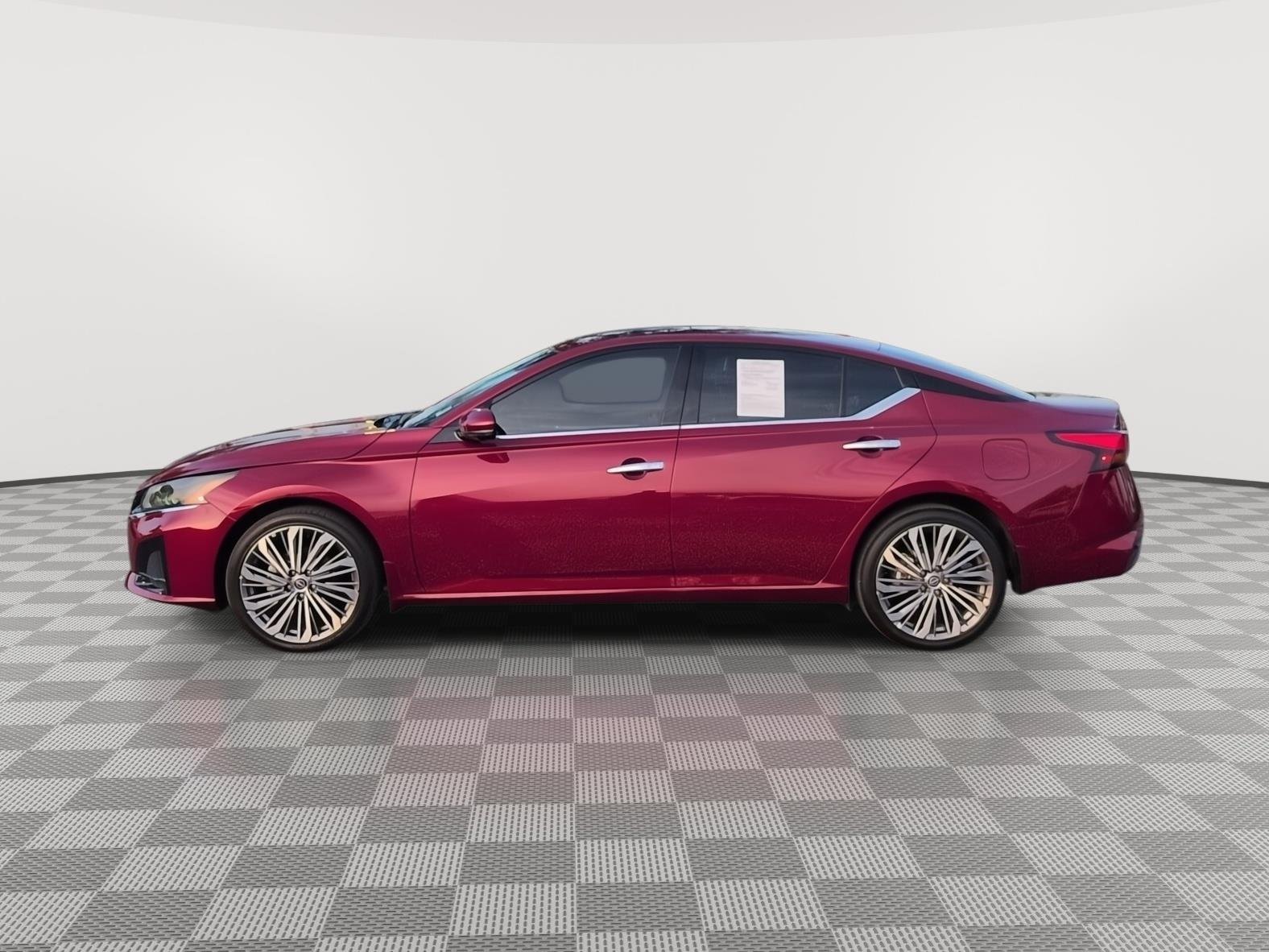 Used 2025 Scarlet Ember Nissan SL image 17