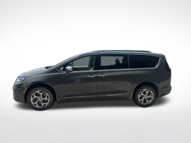 Used 2021 Chrysler Pacifica Limited with VIN 2C4RC3GGXMR548943 for sale in Radcliff, KY