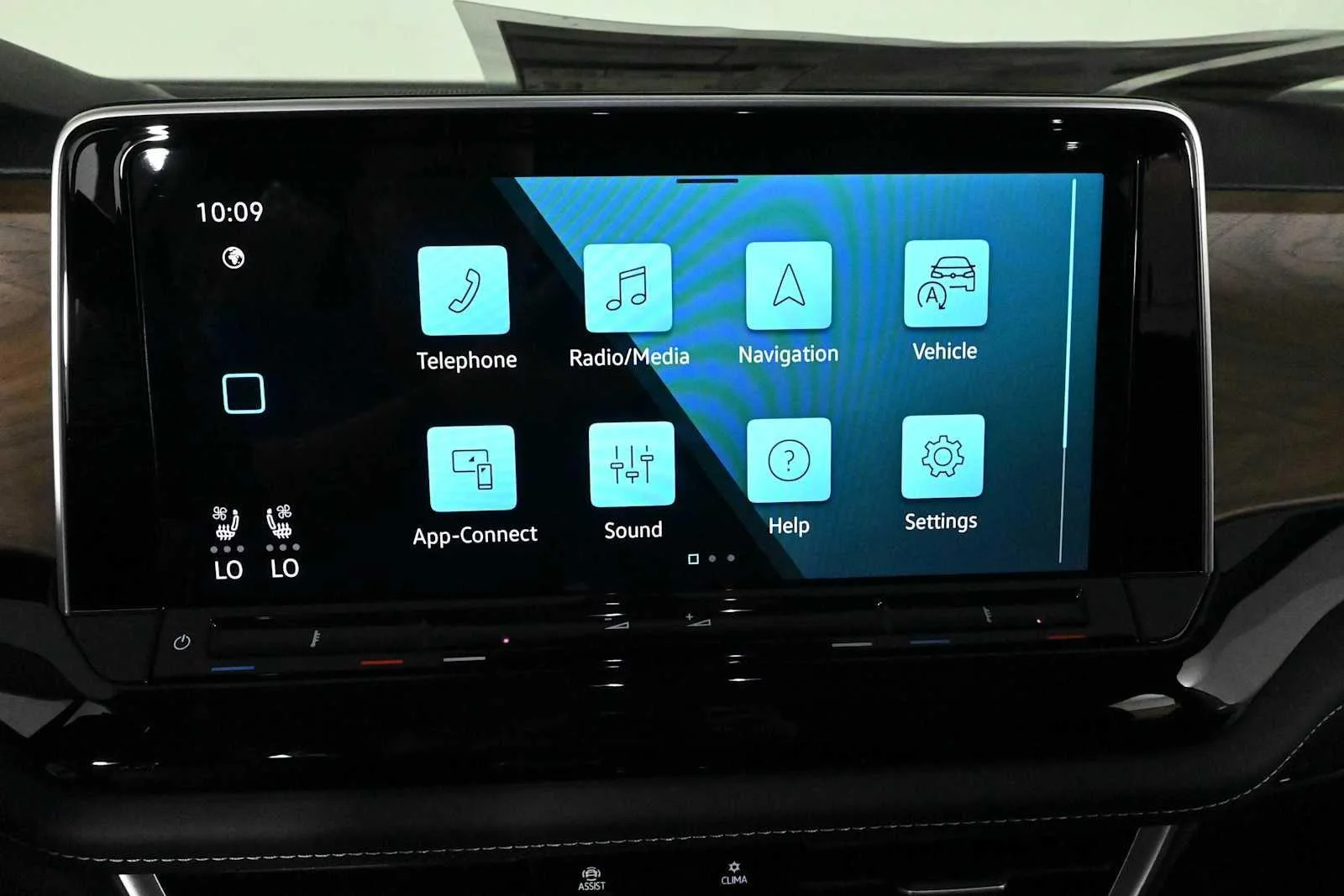 New 2026 Pure Gray Volkswagen 2.0T SE w/Technology image 26